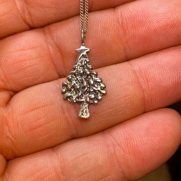 Ladies 925 necklace 18 1/2” long chain with Christmas tree pendant - Picture 1 of 7